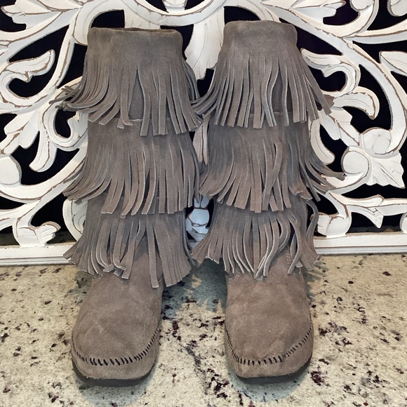 Minnetonka Fabulous Fringe Suede Leather Moccasin Boots Size 10 - Picture 2 of 12